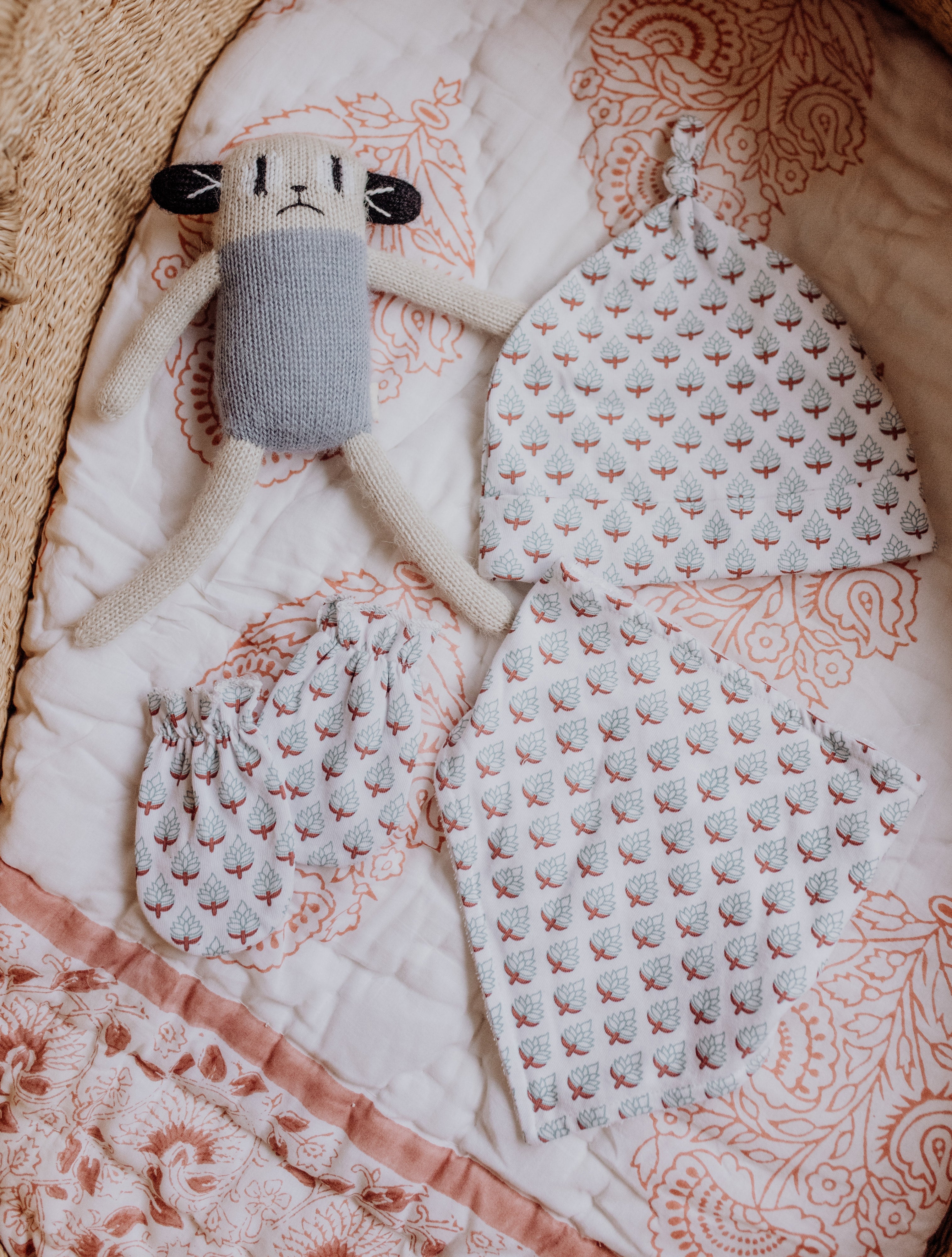 Organic Cotton Bandana Bib, Mitten, Hat Set Miami for Newborn