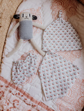 Organic Cotton Bandana Bib, Mitten, Hat Set Miami for Newborn