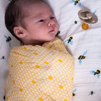 Organic Breathable Soft Cotton Busy Bees Swaddle Set